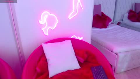 AVA online show from 02-04-25, 03:47