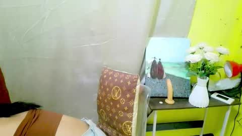 Snapshot of avacadaxcx chatting on 12-16-25, 01:43 avacadaxcx online show from 12-16-25, 01:43