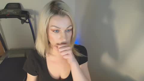 Snapshot of avaluxe_ chatting on 02-13-26, 05:42 Eira online show from 02-13-26, 05:42