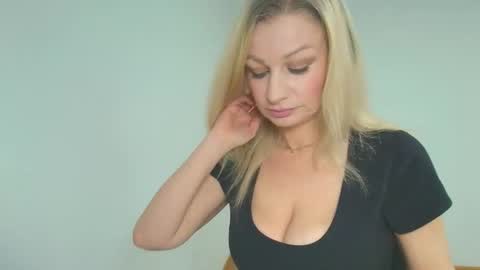 Eira online show from 05-20-26, 03:40