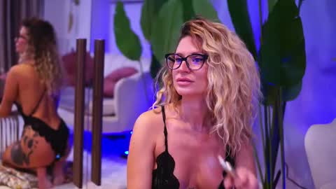 Ava online show from 10-17-25, 04:04