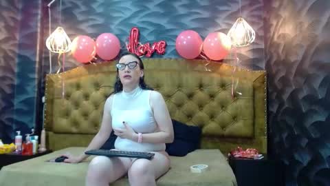 Snapshot of avanahomi chatting on 09-10-25, 10:59 avanahomi online show from 09-10-25, 10:59
