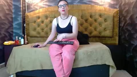 Snapshot of avanahomi chatting on 09-20-25, 10:49 avanahomi online show from 09-20-25, 10:49