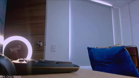 Snapshot of aveline_nuit chatting on 01-11-26, 08:25 Hi im aqua is nice with me online show from 01-11-26, 08:25