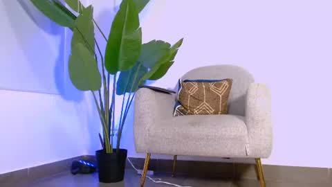 Snapshot of aveline_nuit chatting on 06-10-26, 07:13 Hi im aqua is nice with me online show from 06-10-26, 07:13