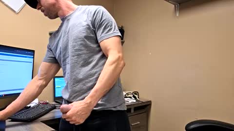 Snapshot of averageandsum chatting on 01-11-26, 12:26 averageandsum online show from 01-11-26, 12:26