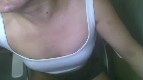 Snapshot of averageuncut1 chatting on 01-29-25, 12:02 Rhian online show from 01-29-25, 12:02