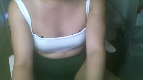 Snapshot of averageuncut1 chatting on 02-10-25, 01:55 Rhian online show from 02-10-25, 01:55
