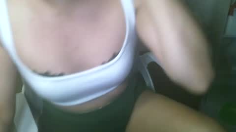 Snapshot of averageuncut1 chatting on 02-10-25, 04:58 Rhian online show from 02-10-25, 04:58