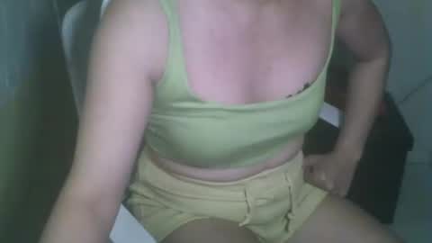 Snapshot of averageuncut1 chatting on 02-14-25, 10:49 Rhian online show from 02-14-25, 10:49