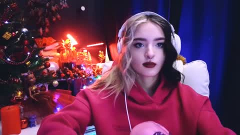 Snapshot of avi_nile chatting on 12-25-24, 02:35 Avriel online show from 12-25-24, 02:35