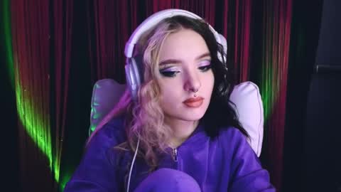 Snapshot of avi_nile chatting on 03-07-25, 02:36 Avriel online show from 03-07-25, 02:36