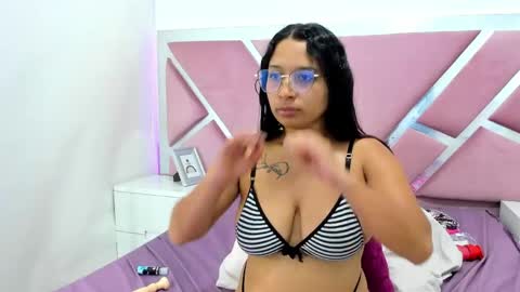 Hot Avie online show from 04-21-26, 01:42