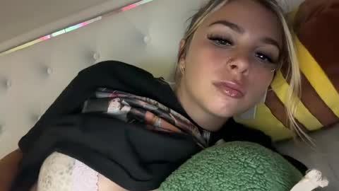 avocadotoocute online show from 07-15-26, 02:28