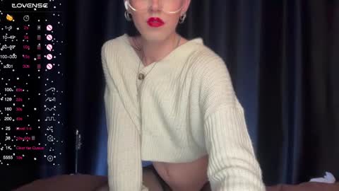 avril_pearly_ online show from 12-15-24, 08:25