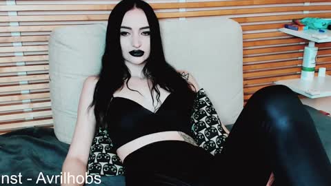 Avril online show from 01-29-25, 08:18