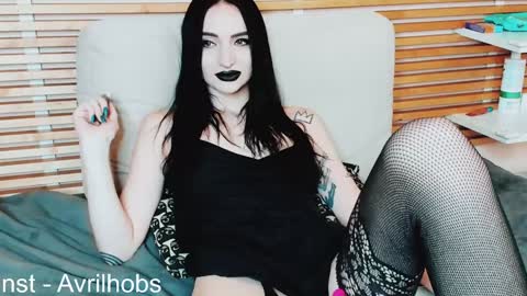 Avril online show from 02-06-25, 11:32