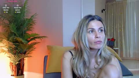 AVRILL CYRUX online show from 01-14-26, 08:42