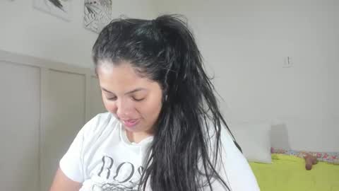 Snapshot of avrilrizox chatting on 01-12-25, 11:39 avrilrizox online show from 01-12-25, 11:39