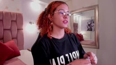 Avril  online show from 11-22-25, 12:04