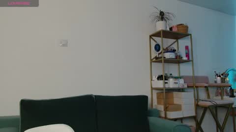 Snapshot of avrora__love chatting on 10-19-25, 03:40 Avrora online show from 10-19-25, 03:40