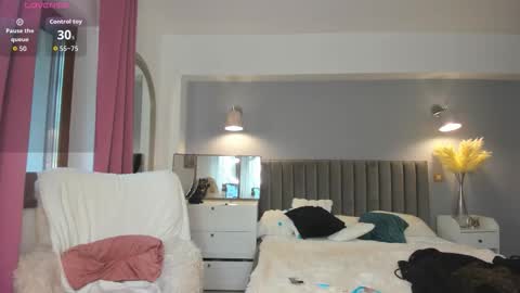 Snapshot of awesome_jolie chatting on 10-23-25, 06:23 Jolie online show from 10-23-25, 06:23