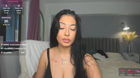 Snapshot of awesome_jolie chatting on 11-08-25, 06:57 Jolie online show from 11-08-25, 06:57