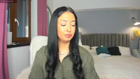 Snapshot of awesome_jolie chatting on 11-11-25, 06:13 Jolie online show from 11-11-25, 06:13