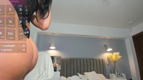 Snapshot of awesome_jolie chatting on 12-18-25, 05:35 Jolie online show from 12-18-25, 05:35