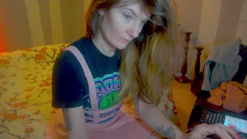 Snapshot of awesomeblossommm chatting on 01-07-26, 07:38 awesomeblossommm online show from 01-07-26, 07:38