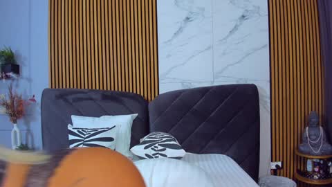 Ella online show from 12-11-24, 05:32