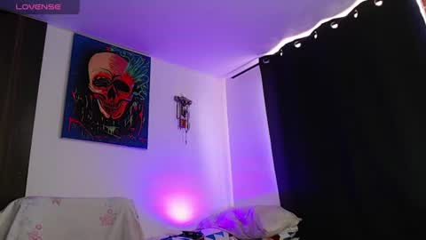 Snapshot of axel_7070 chatting on 07-12-26, 02:41 Independiente Model online show from 07-12-26, 02:41