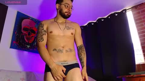 Snapshot of axel_7070 chatting on 07-15-26, 10:15 Independiente Model online show from 07-15-26, 10:15