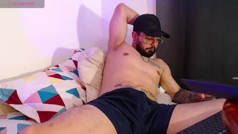 Snapshot of axel_7070 chatting on 07-28-26, 08:45 Independiente Model online show from 07-28-26, 08:45