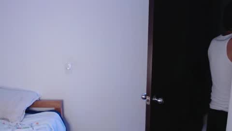 axel davis  online show from 10-08-25, 03:04