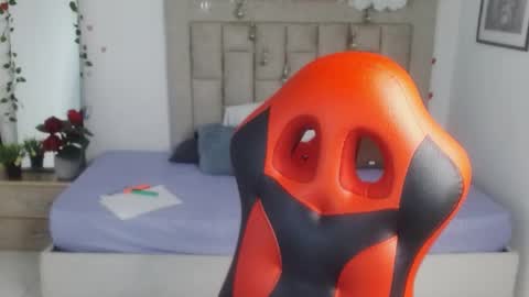 Axel online show from 05-25-26, 01:00