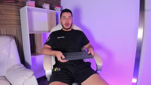 axel_grey_ online show from 10-14-25, 12:28