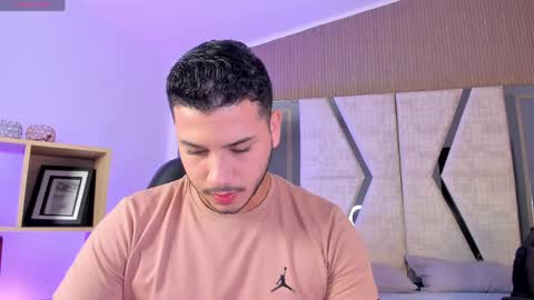 axel_grey_ online show from 04-12-26, 12:32
