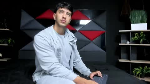 Snapshot of axel_hendrick chatting on 04-27-26, 11:30 axel_hendrick online show from 04-27-26, 11:30