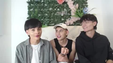 axel_milo_and_kairo online show from 11-07-25, 10:21