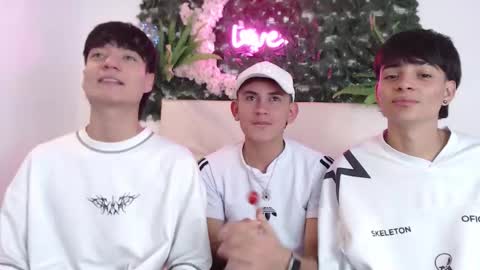 axel_milo_and_kairo online show from 11-09-25, 10:08