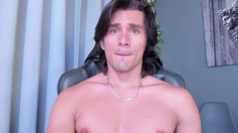 Snapshot of axel_owen chatting on 12-09-24, 08:54 Axel online show from 12-09-24, 08:54