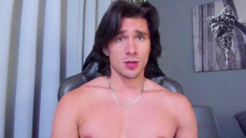 Snapshot of axel_owen chatting on 12-12-24, 12:16 Axel online show from 12-12-24, 12:16