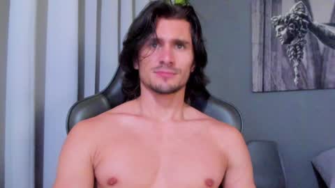 Snapshot of axel_owen chatting on 12-30-24, 11:38 Axel online show from 12-30-24, 11:38