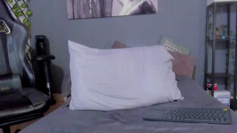 Snapshot of axel_owen chatting on 01-04-25, 03:29 Axel online show from 01-04-25, 03:29