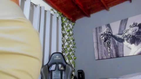 Snapshot of axel_owen chatting on 01-05-25, 01:35 Axel online show from 01-05-25, 01:35