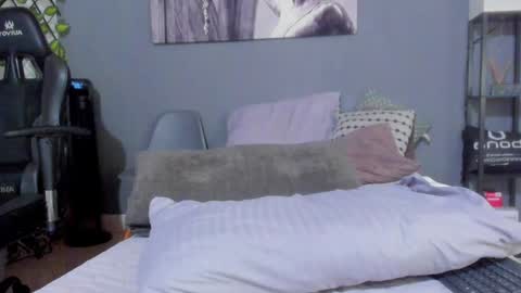 Snapshot of axel_owen chatting on 01-07-25, 02:42 Axel online show from 01-07-25, 02:42