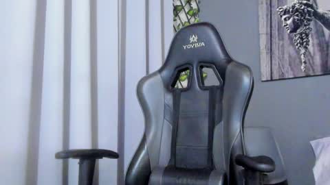 Snapshot of axel_owen chatting on 01-21-25, 01:39 Axel online show from 01-21-25, 01:39