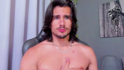 Snapshot of axel_owen chatting on 02-06-25, 08:13 Axel online show from 02-06-25, 08:13