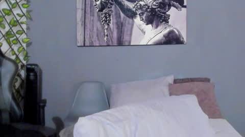 Snapshot of axel_owen chatting on 02-07-25, 02:19 Axel online show from 02-07-25, 02:19